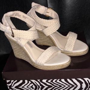 Dana Buchman cross cross with buckle wedges size 9